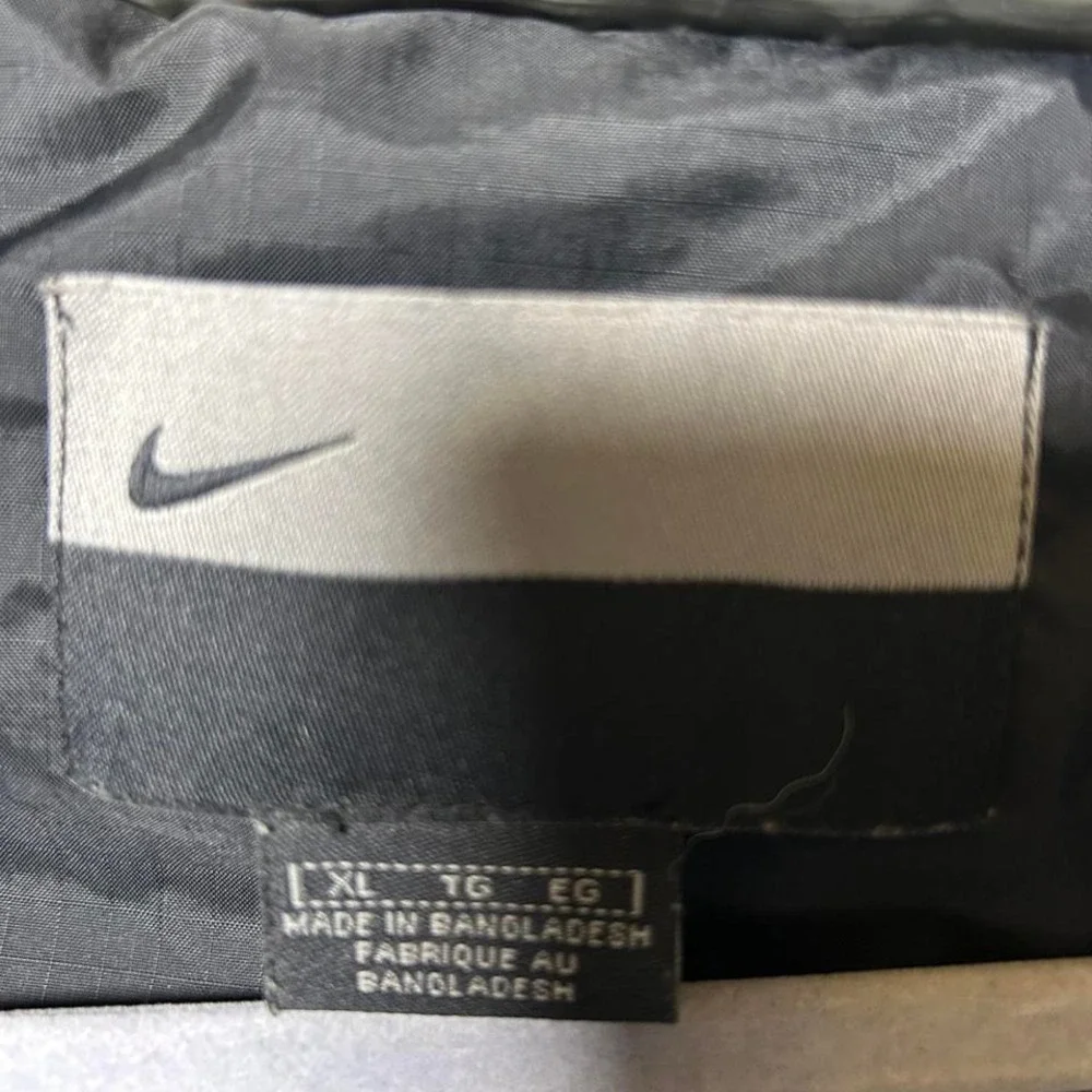 Vintage Nike Jacket Reflective Puffer Detailing Light olive green‎  Mens XL